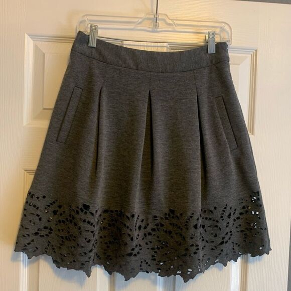 đBCBGMaxazriaâKailinâPleated LaserâCutoutâMini - Picture 3 of 8